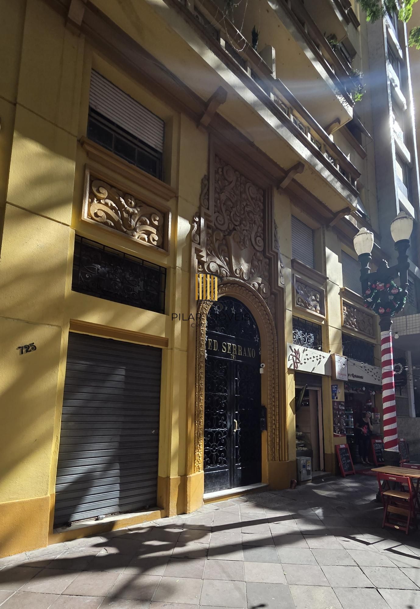 Excelente apartamento semi mobiliado com 87m2 e 2 dormitórios.