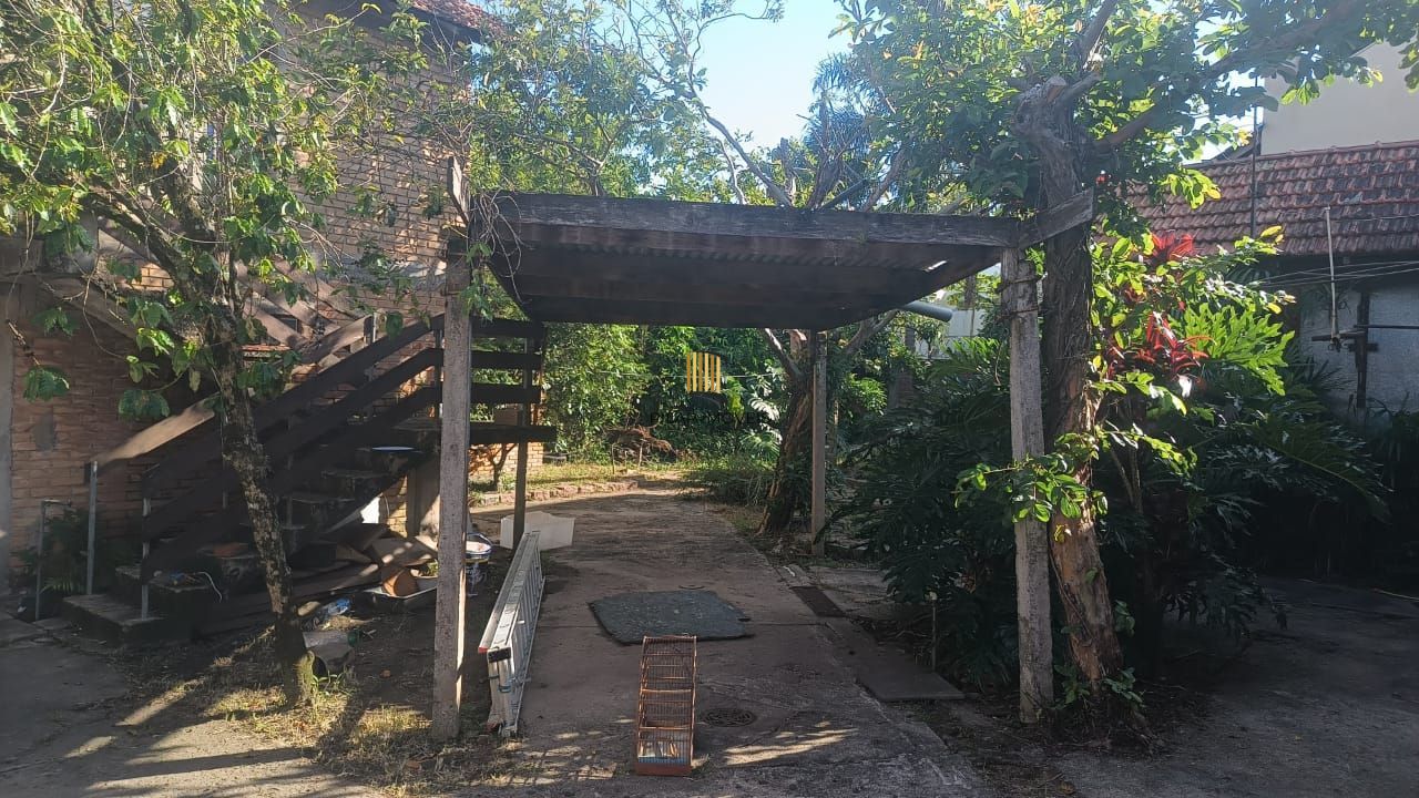 Residência com 3 dormitórios e ótimo pátio.