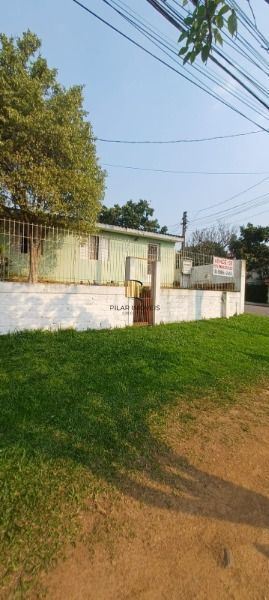 Casa em Porto Alegre, no bairro Espírito Santo, com 2 dormitório(s), à venda.