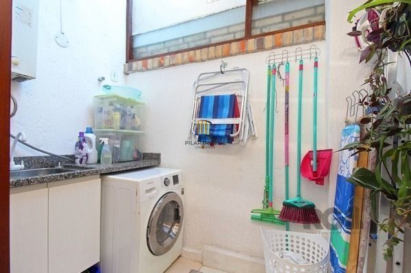 Casa Condominio em Porto Alegre, no bairro Guarujá, com 2 dormitório(s), e 2 ban