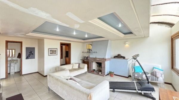 Casa em Porto Alegre, no bairro Ipanema, com 3 dormitório(s), à venda.