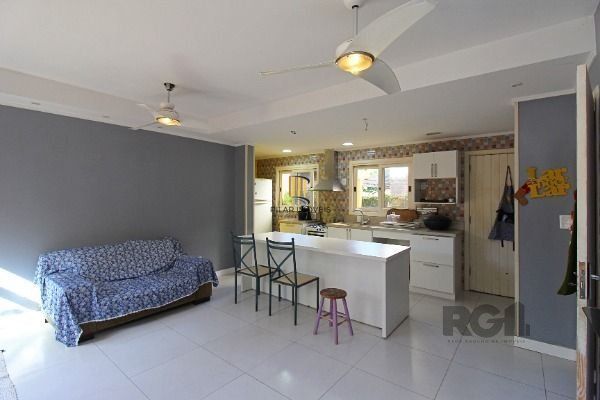 Casa Condominio em Porto Alegre, no bairro Cavalhada, com 4 dormitório(s), e 4 b