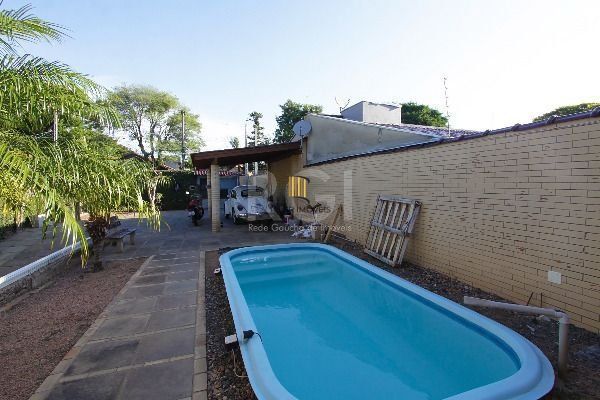 Casa para Venda - 300m², 2 dormitórios, sendo 1 suites, 8 vagas - Nonoai