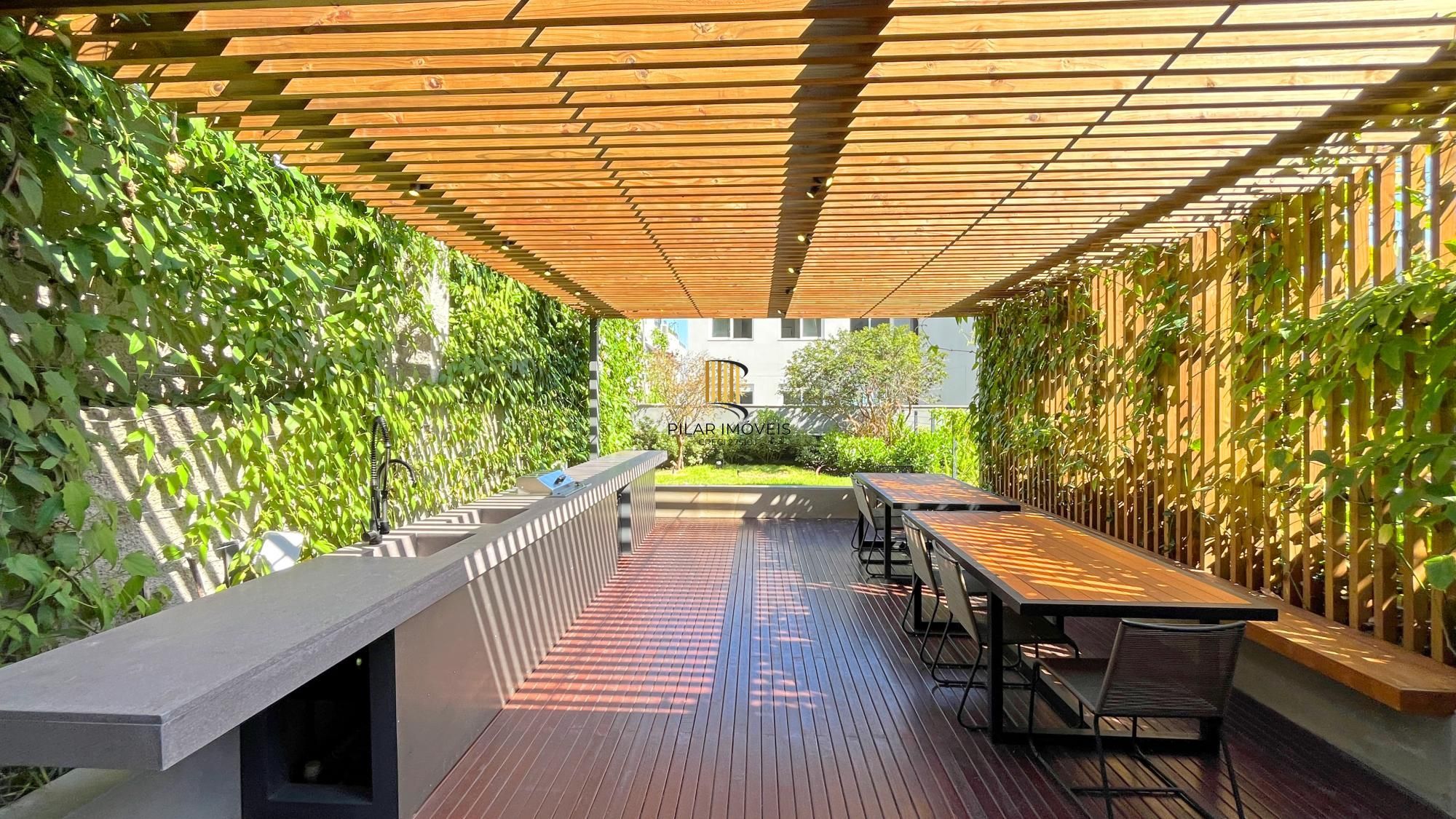 Belíssimo apartamento com projeto diferenciado e vista deslumbrante para o pôr do sol.