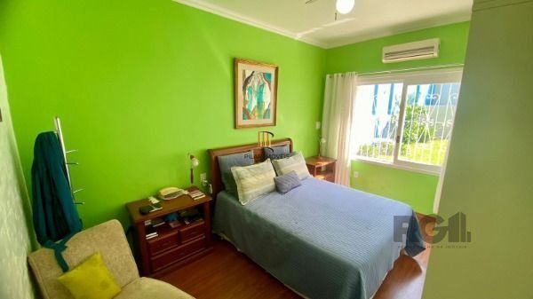 Casa em Porto Alegre, no bairro Vila Assunção, com 3 dormitório(s), e 3 banheiro