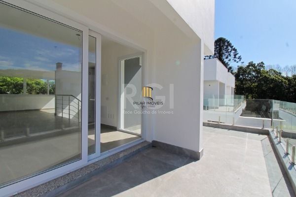 Casa Condominio para Venda - 364m², 3 dormitórios, sendo 3 suites, 2 vagas - Ped