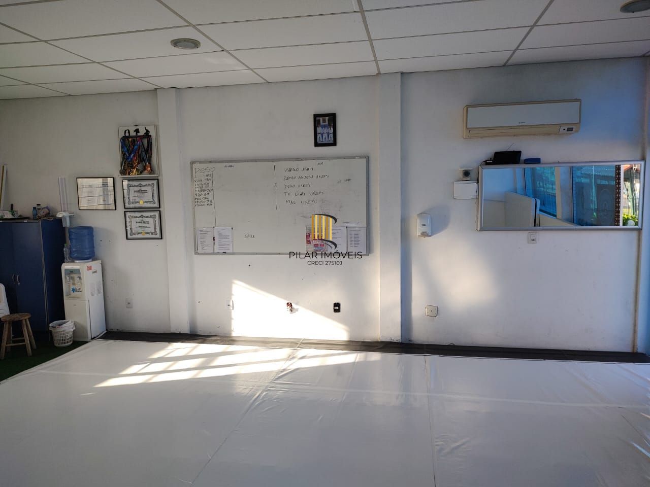 Excelente loja com 80m2 de área contruída, localizada em avenida de grande fluxo. O imóvel conta com terreno de 400 m² (10 x 40 metros).