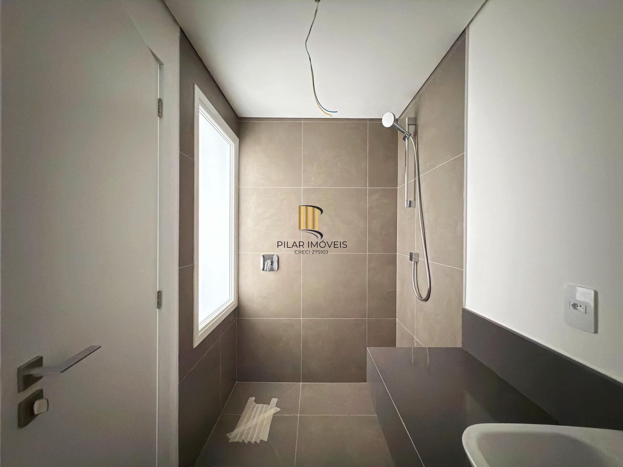 Belíssimo apartamento com 230,6m2, 3 suítes e 4 vagas de garagem. Projeto diferenciado e vista deslumbrante para o pôr do sol do Guaíba.