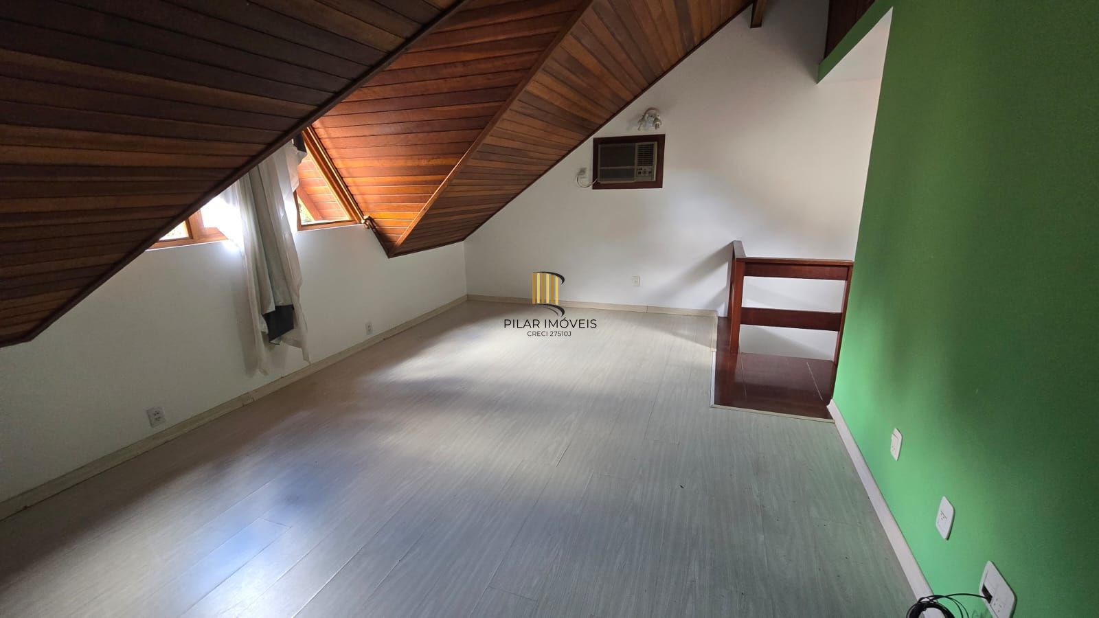 Casa em condomínio fechado com 3 dormitórios-1 suíte no Bairro Guarujá