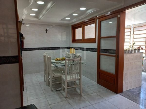 Casa para Venda - 200m², 4 dormitórios, sendo 1 suites, 4 vagas - Ipanema