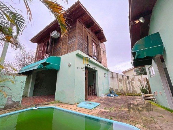 Casa em Porto Alegre, no bairro Ipanema, com 3 dormitório(s), e 3 banheiros