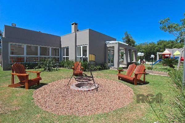 Casa em condomínio 4 D, sendo um dormitório no térreo , 168 m² , garagem coberta