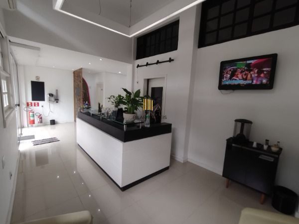 Loja em Porto Alegre, no bairro Menino Deus, e 3 banheiros, à venda.