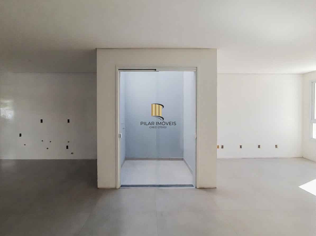 Casa em condomínio 4 D, sendo um dormitório no térreo, 168 m², garagem coberta