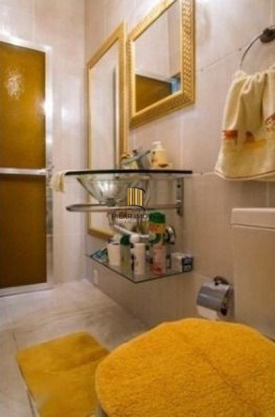 Casa para Venda - 300m², 3 dormitórios, sendo 3 suites, 2 vagas - Vila Nova