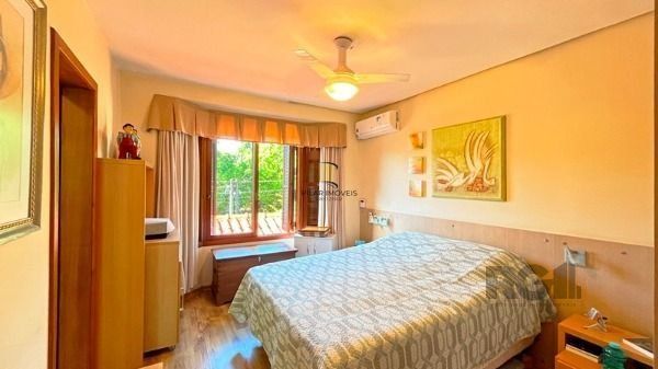 Casa em Porto Alegre, no bairro Ipanema, com 3 dormitório(s), e 3 banheiros, à v