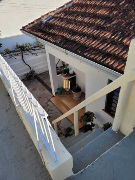 Casa em Porto Alegre, no bairro Cavalhada, com 6 dormitório(s), e 6 banheiros, à