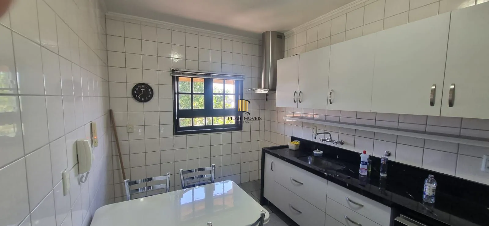 Ótima Residência com 3 dormitórios sendo 1suíte, no Bairro Ipanema.