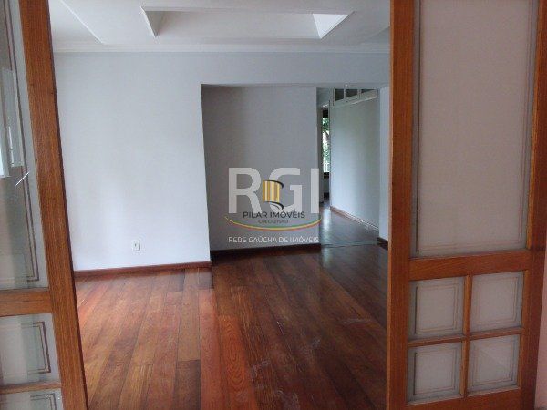 Casa para Venda - 340m², 3 dormitórios, sendo 2 suites, 6 vagas - Jardim Isabel