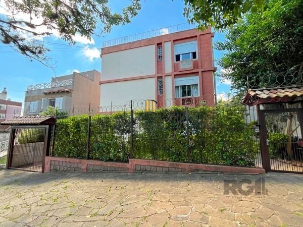 Apartamento em Porto Alegre, no bairro Medianeira, com 3 dormitório(s), e 3 banh