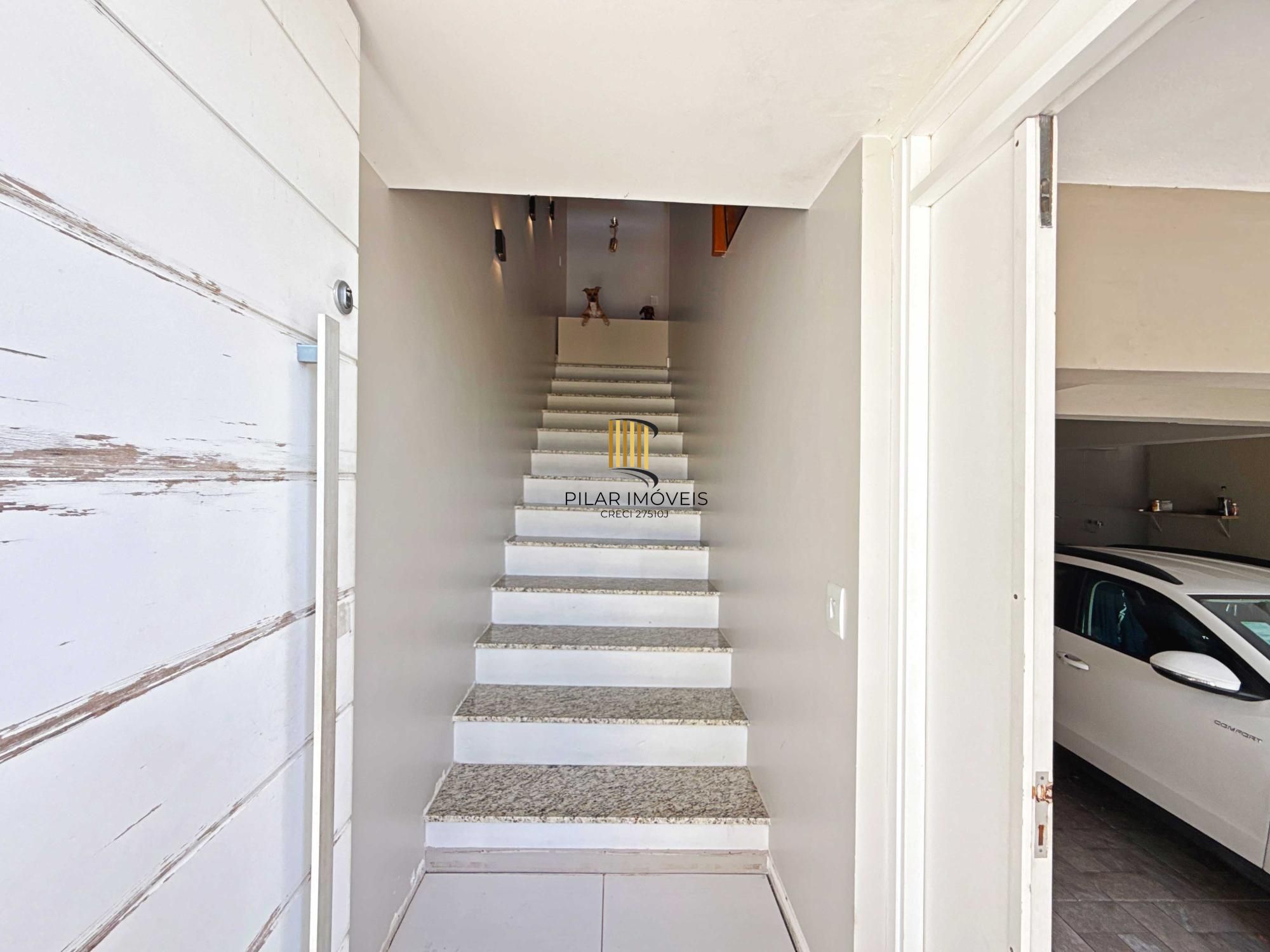 Linda residência com  3 dormitórios, sendo 1 suíte, com Linda Vista do Bairro.