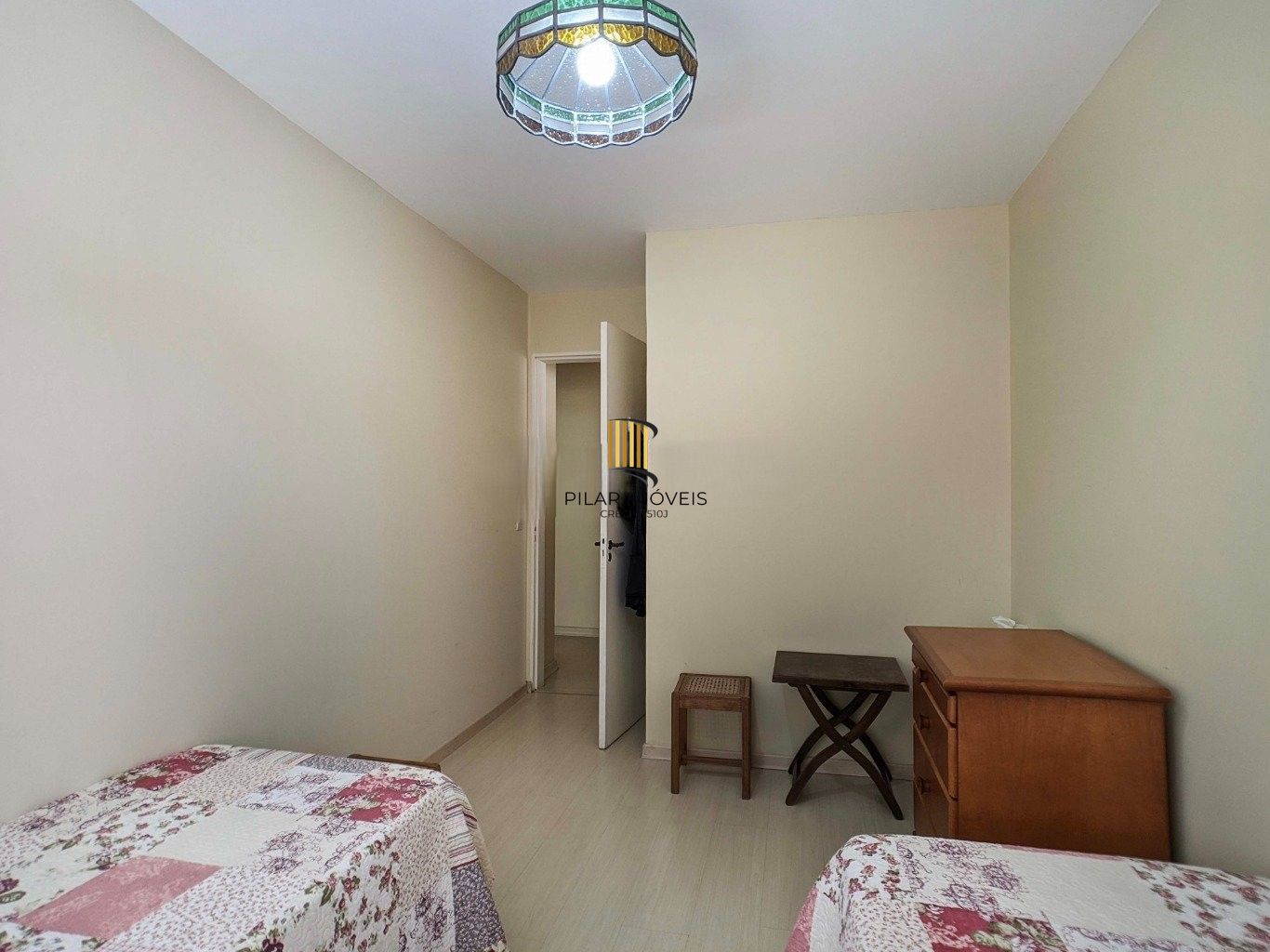 Apartamento à venda no bairro Menino Deus. Localizado em frente ao Parque Marinha do Brasil. O imóvel conta com 2 dormitórios e 1 vaga coberta.