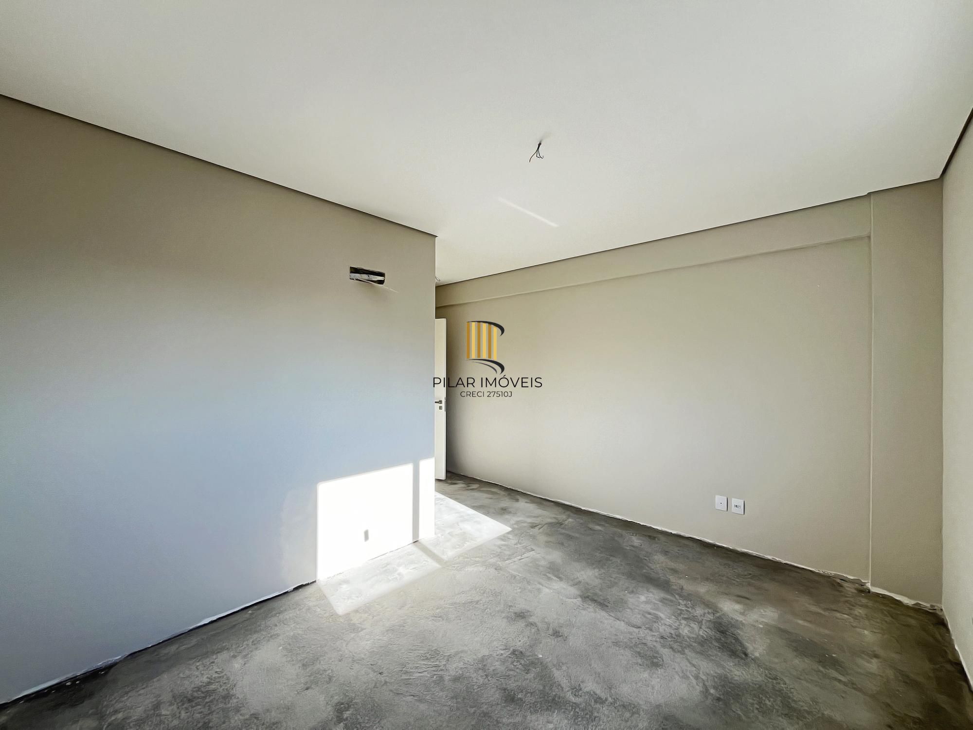 Apartamento com 3 Suítes no Cristal