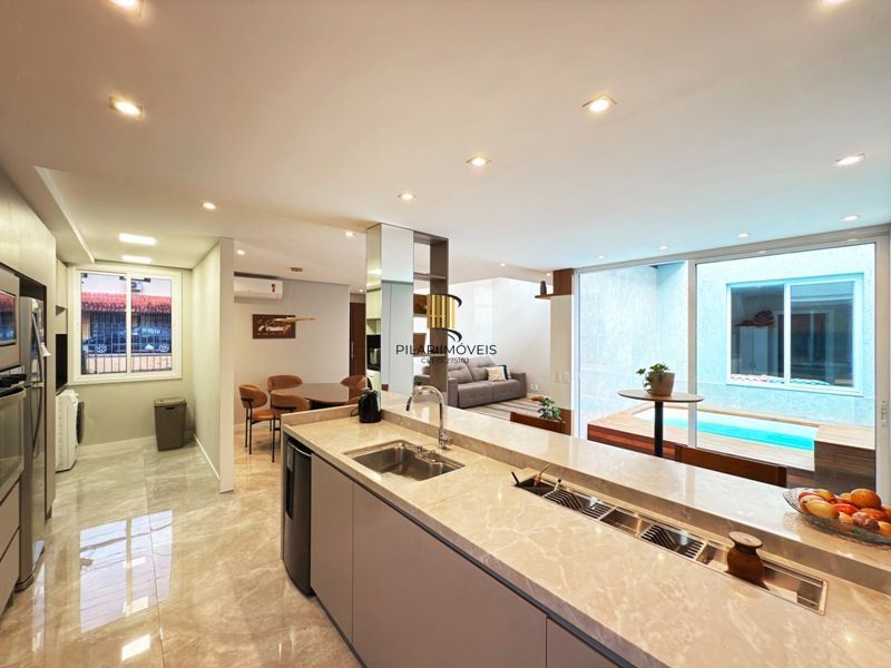 Casa contemporânea, 4 d, sendo 2 suítes, uma no térreo,206 m² , bairro tristeza