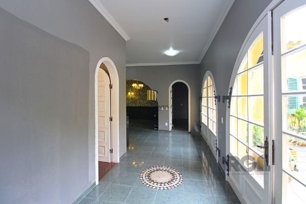 Casa em Porto Alegre, no bairro Pedra Redonda, com 7 dormitório(s), e 7 banheiro