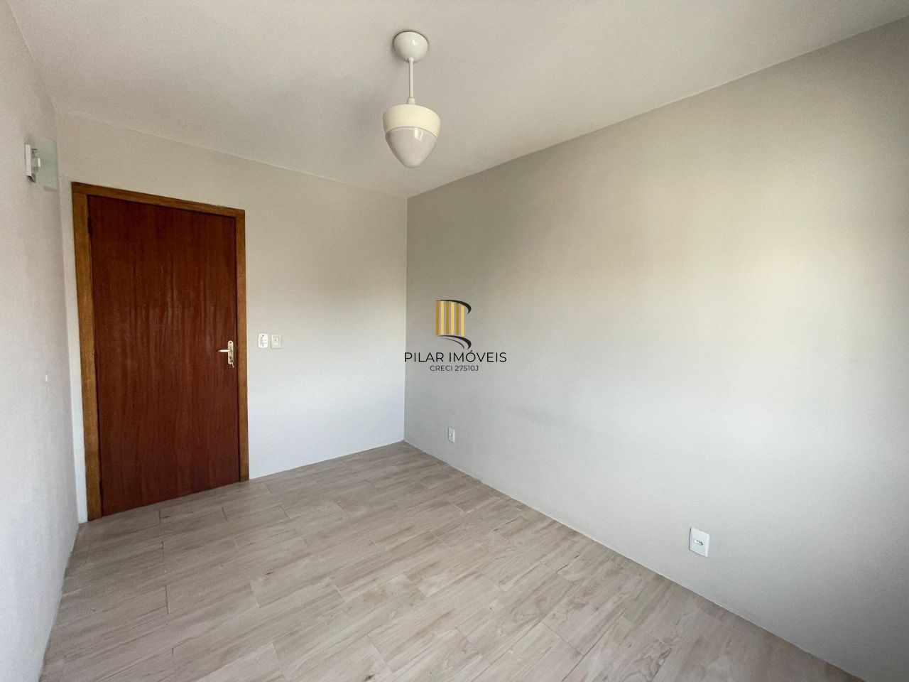 Ótimo apartamento com 2 dormitórias no bairro Menino Deus.