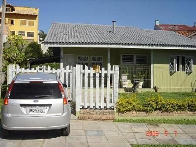 Casa em Porto Alegre, no bairro Ipanema, com 3 dormitório(s), e 3 banheiros, à v