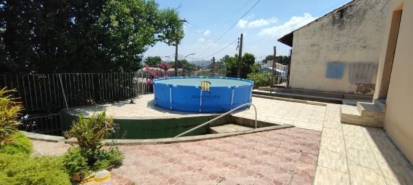 Casa em Porto Alegre, no bairro Tristeza, com 3 dormitório(s), e 3 banheiros, à 