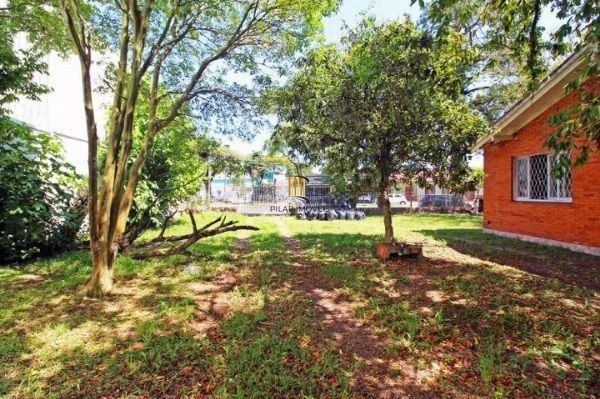 Casa em Porto Alegre, no bairro Ipanema, com 6 dormitório(s), à venda.