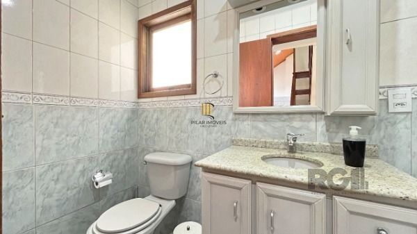 Casa em Porto Alegre, no bairro Ipanema, com 3 dormitório(s), à venda.