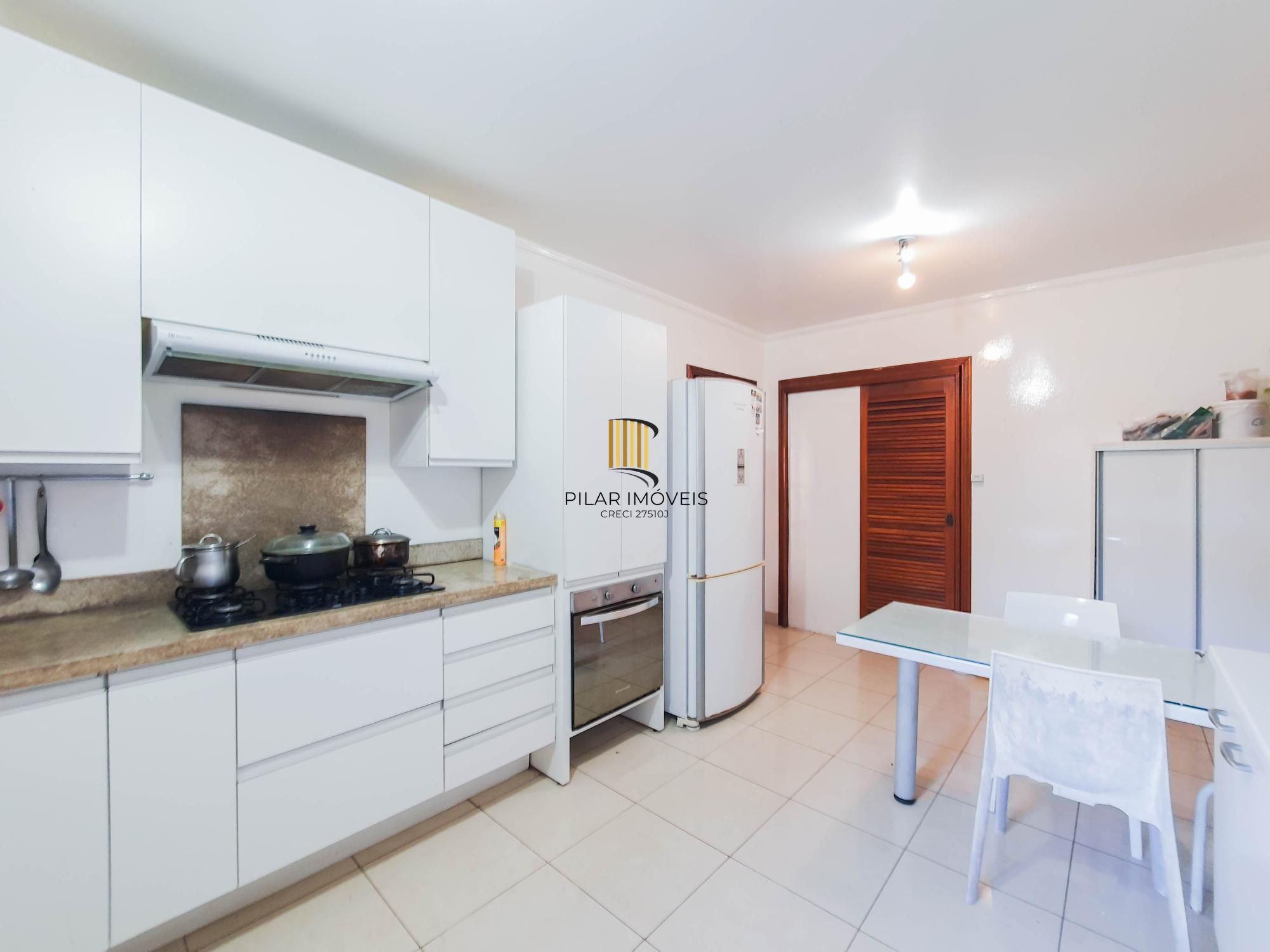 Linda e Ampla Casa com 4 dormitórios no Bairro Ipanema.