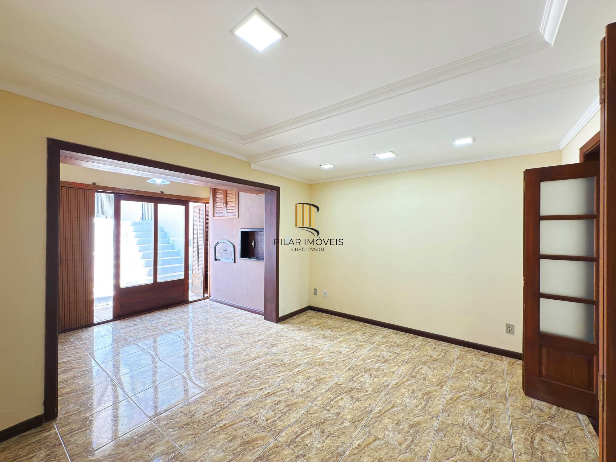 Casa 4 dormitórios no bairro Ipanema