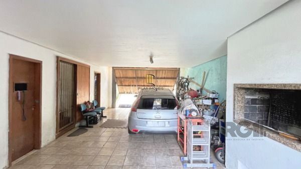 Casa em Porto Alegre, no bairro Ipanema, com 3 dormitório(s), à venda.