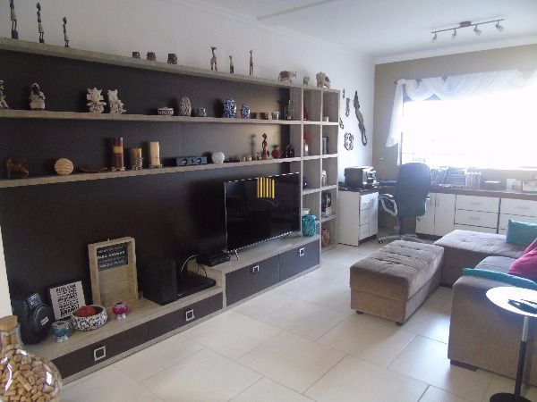 Casa para Venda - 306.3m², 3 dormitórios, sendo 1 suites, 2 vagas - Urubatã