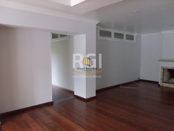 Casa para Venda - 340m², 3 dormitórios, sendo 2 suites, 6 vagas - Jardim Isabel