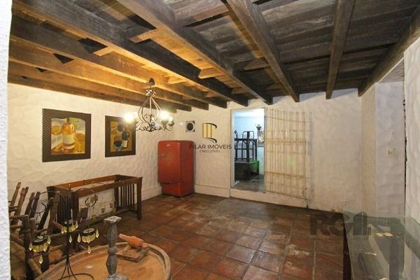 Casa em Porto Alegre, no bairro Pedra Redonda, com 7 dormitório(s), e 7 banheiro