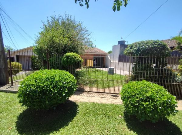Casa em Porto Alegre, no bairro Vila Nova, com 2 dormitório(s), e 2 banheiros, à