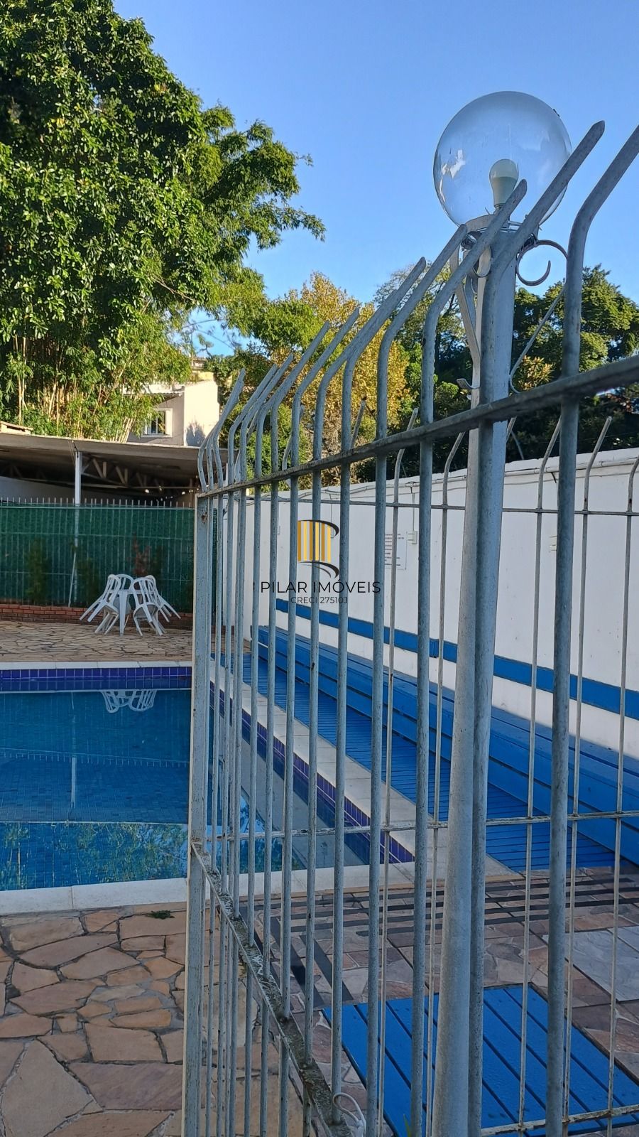 Apartamento 2 dormitórios no Bairro Jardim Carvalho.