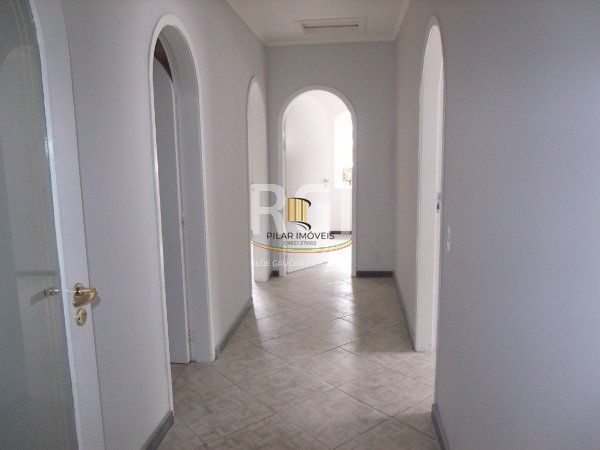 Casa para Venda - 340m², 3 dormitórios, sendo 2 suites, 6 vagas - Jardim Isabel