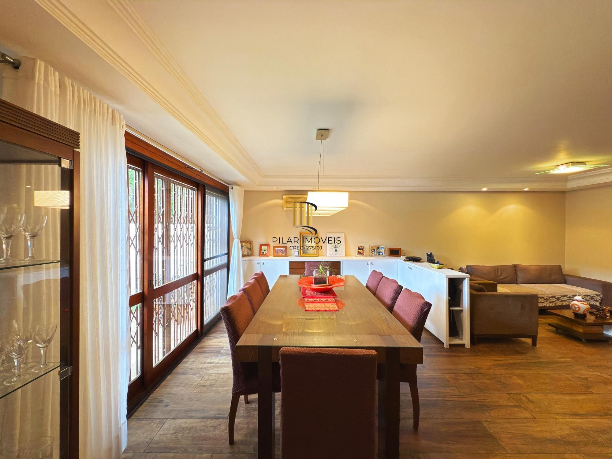 Linda Residência com 3 dormitórios sendo 1 suíte no Jardim Isabel.