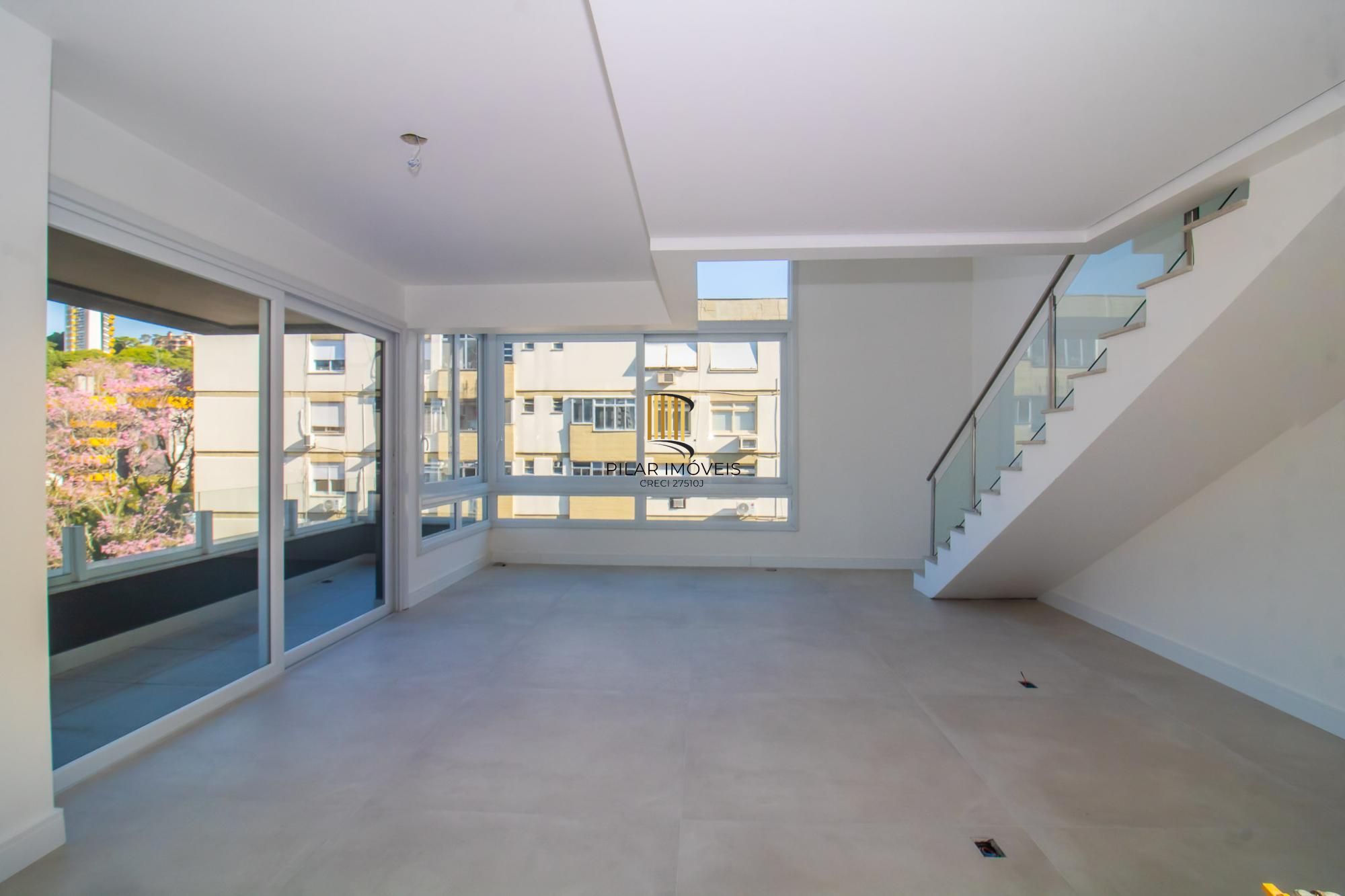 APARTAMENTO DUPLEX - 177m², 3 dormitórios, sendo 3 suites, Menino Deus