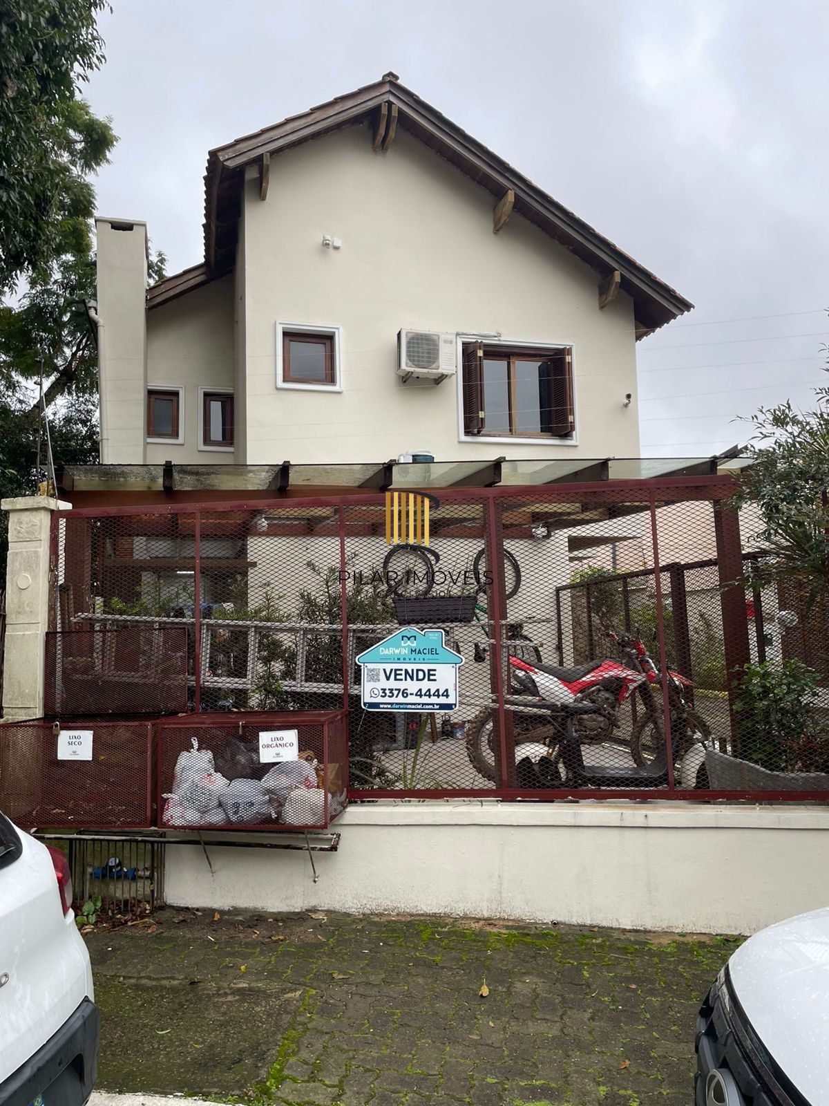 CASA EM CONDOMÍNIO FECHADO NO IPANEMA COM 2 DORMITORIOS 3 BANHEIROS