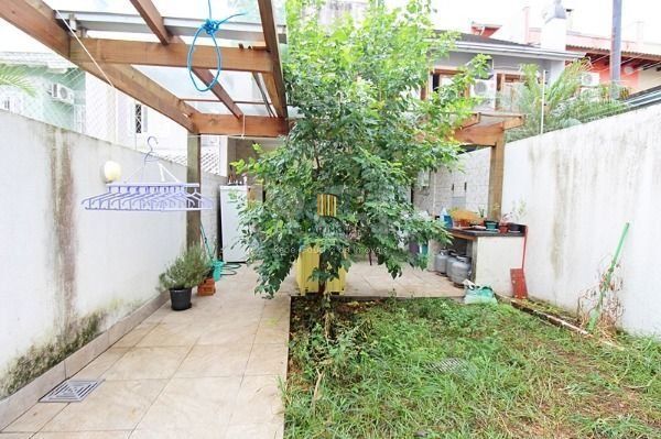 Casa em Porto Alegre, no bairro Espírito Santo, com 3 dormitório(s), à venda.