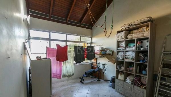 Casa em Porto Alegre, no bairro Cavalhada, com 5 dormitório(s), e 5 banheiros, à