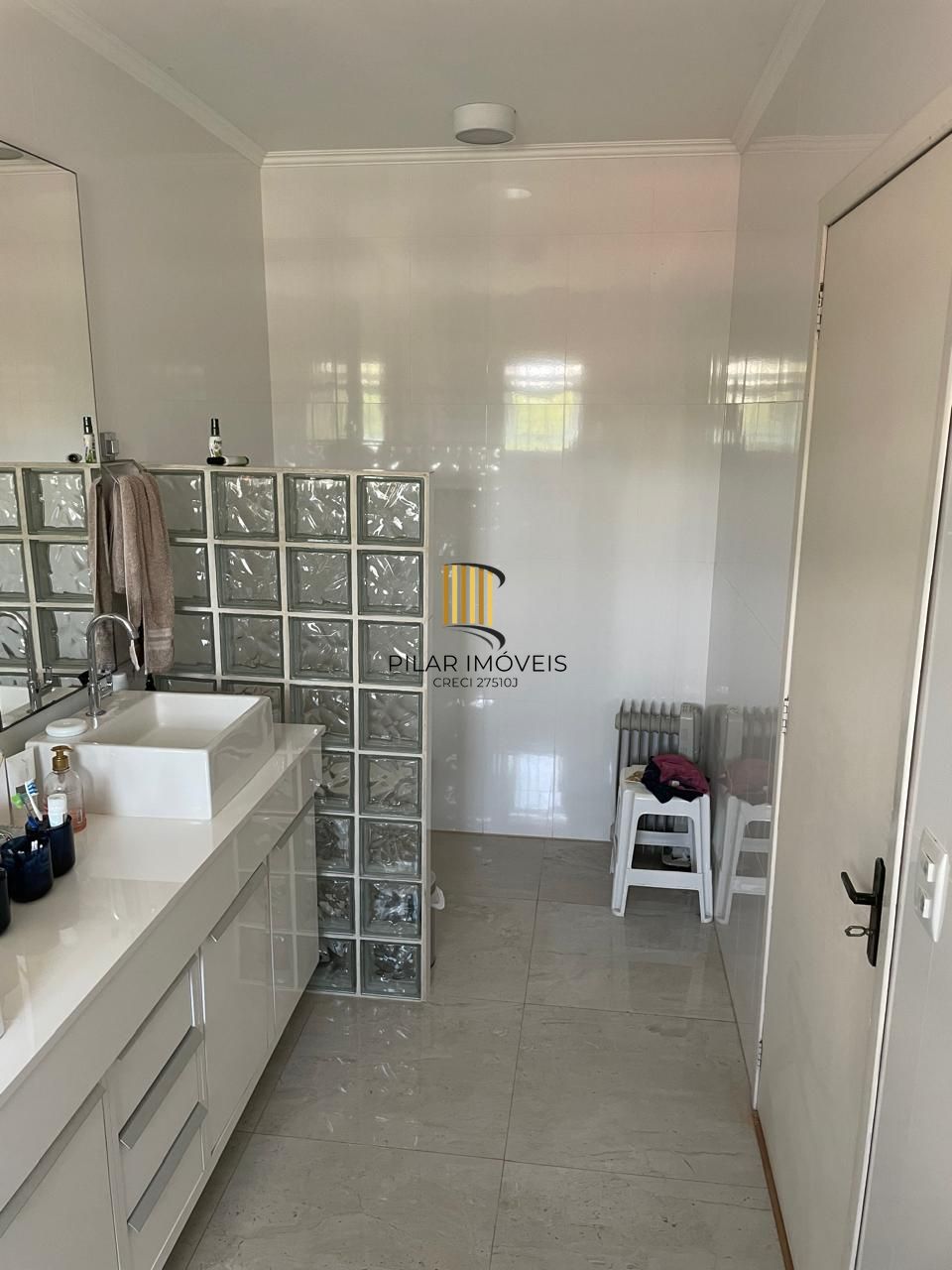 Residência com 4 Dormitório(s) Bairro Vila Nova