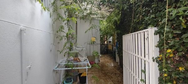 Casa em Porto Alegre, no bairro Jardim Isabel, com 5 dormitório(s), e 5 banheiro